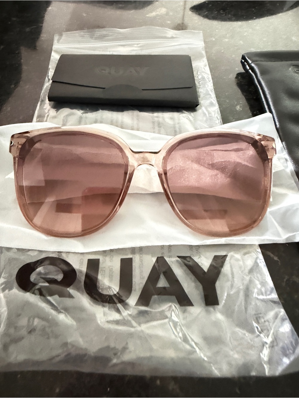 🕶️NWT Quay “Rent Free” Sunglasses in Doe/Brown Fawn🕶️